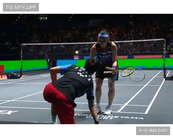 何冰娇这生活节奏我真服了，赛场上拼到爆，下了场秒变寂寞文青？